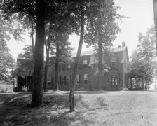 Exterior view of house, end view, Mrs. Robert Hoe, Jr., Port Washington, N.Y., between 1900 and 1910 Creator: Unknown