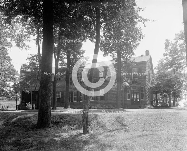 Exterior view of house, end view, Mrs. Robert Hoe, Jr., Port Washington, N.Y., between 1900 and 1910 Creator: Unknown.