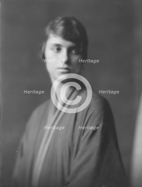 Eyre, Miss, portrait photograph, 1916. Creator: Arnold Genthe.