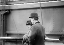F.J. Shepard & wife, 1913. Creators: Bain News Service, George Graham Bain