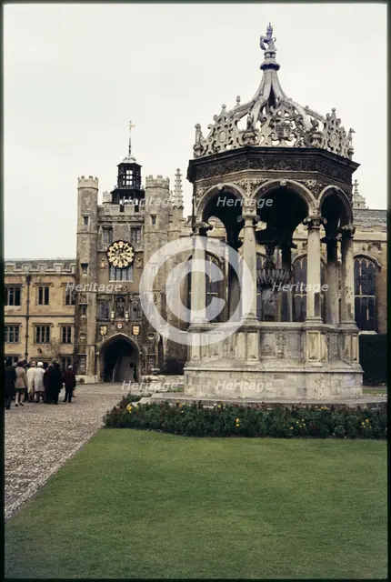 Fountain, Great Court, Trinity College, University of Cambridge, Cambridge, Cambridgeshire, 1973. Creator: Dorothy Chapman.