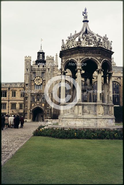 Fountain, Great Court, Trinity College, University of Cambridge, Cambridge, Cambridgeshire, 1973. Creator: Dorothy Chapman.