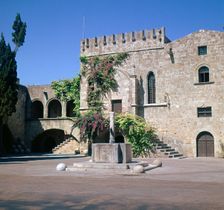 Fountain in the Old town and Palace of Armeria, 14th century. Artist: Roger de Pins