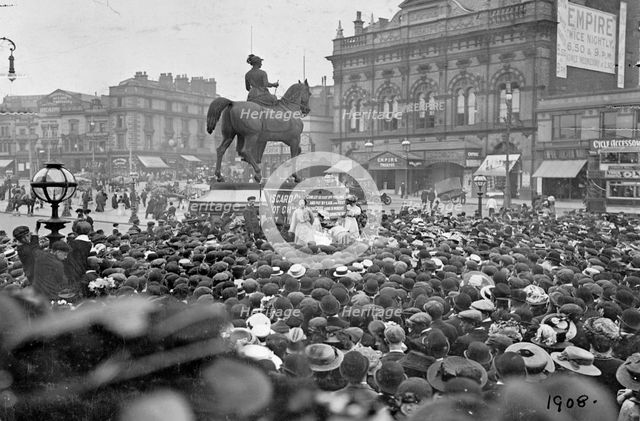 Four suffragettes speaking opposite the Empire Theatre, Liverpool, 1908. Artist: Unknown