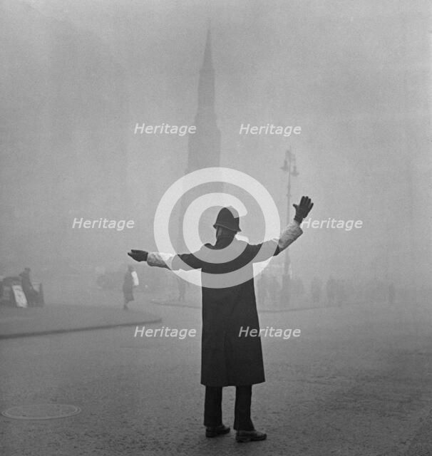 Foggy scene on the Strand, London, c1946-c1959. Artist: John Gay.