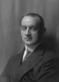Follis, C.G., Mr., portrait photograph, 1913. Creator: Arnold Genthe