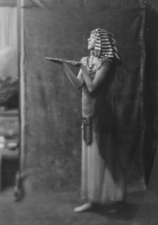 Fontaine, Miss, 1916 Feb. 2. Creator: Arnold Genthe