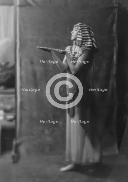 Fontaine, Miss, 1916 Feb. 2. Creator: Arnold Genthe.