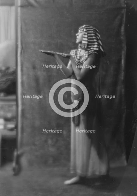 Fontaine, Miss, 1916 Feb. 2. Creator: Arnold Genthe.