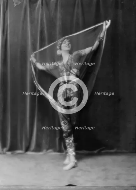 Fontaine, Miss, 1916 July 31. Creator: Arnold Genthe.