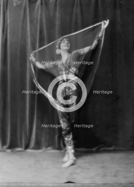 Fontaine, Miss, 1916 July 31. Creator: Arnold Genthe.