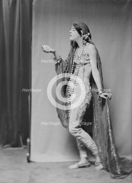 Fontaine, Miss, 1916 July 31. Creator: Arnold Genthe.