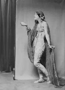 Fontaine, Miss, 1916 July 31. Creator: Arnold Genthe