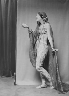 Fontaine, Miss, 1916 July 31. Creator: Arnold Genthe