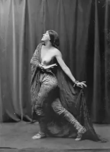 Fontaine, Miss, 1917 May 23. Creator: Arnold Genthe