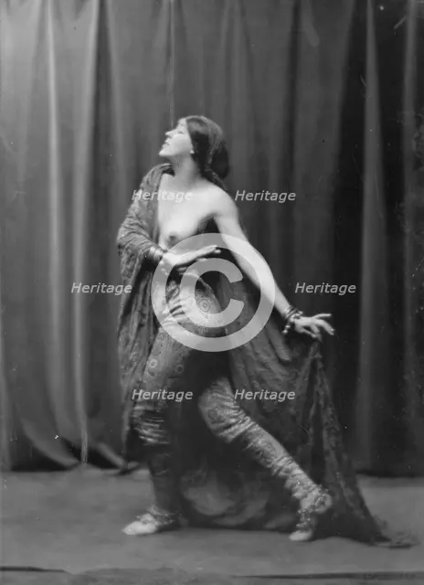 Fontaine, Miss, 1917 May 23. Creator: Arnold Genthe.