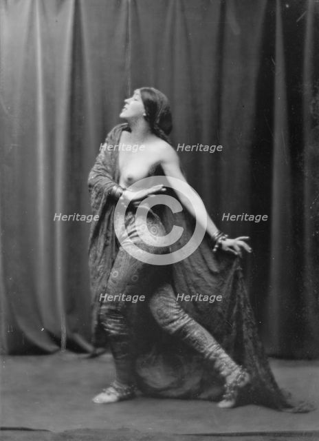 Fontaine, Miss, 1917 May 23. Creator: Arnold Genthe.