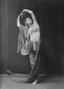 Fontaine, Miss, 1917 May 23. Creator: Arnold Genthe