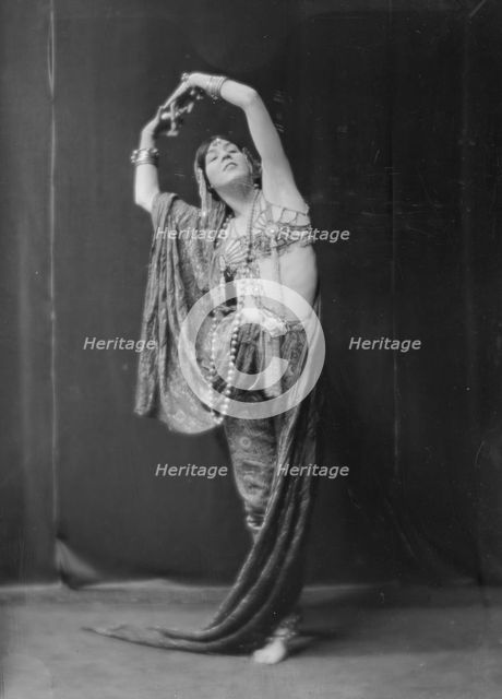 Fontaine, Miss, 1917 May 23. Creator: Arnold Genthe.