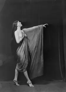 Fontaine, Miss, 1918 Oct. 3. Creator: Arnold Genthe