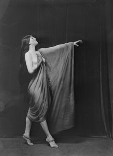 Fontaine, Miss, 1918 Oct. 3. Creator: Arnold Genthe