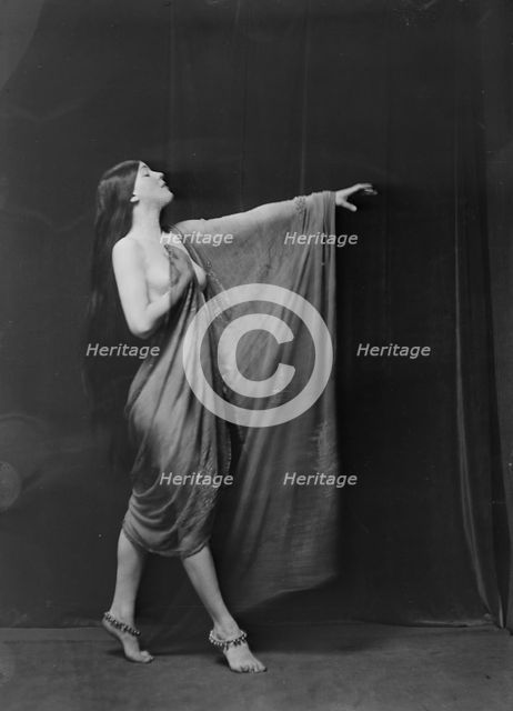 Fontaine, Miss, 1918 Oct. 3. Creator: Arnold Genthe.