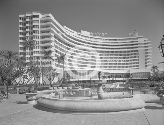 Fontainebleau Hotel, Miami Beach, Florida, 1955. Creators: Gottscho-Schleisner, Inc, Morris Lapidus.