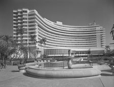 Fontainebleau Hotel, Miami Beach, Florida, 1955. Creators: Gottscho-Schleisner, Inc, Morris Lapidus