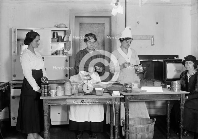 Food Administration, U.S. War Kitchen, 1917. Creator: Harris & Ewing.