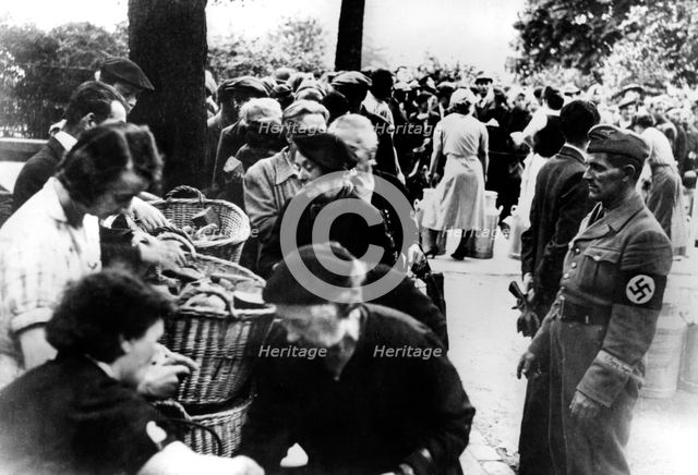 Food relief for refugees returned to Paris after the German capture of the city, 1940. Artist: Unknown