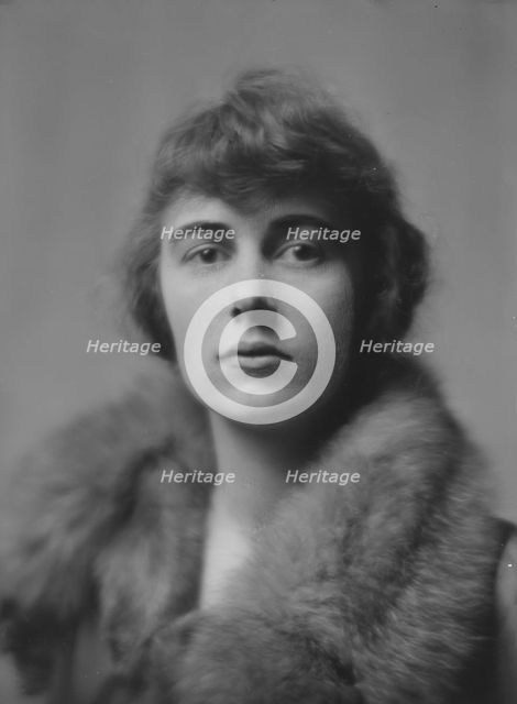 Foote, Dorothy, Miss, portrait photograph, 1917 Mar. 10. Creator: Arnold Genthe.