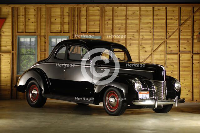 Ford Deluxe customised 1940. Artist: Simon Clay.