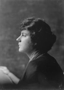 Ford, E., Mrs., portrait photograph, between 1916 and 1925. Creator: Arnold Genthe