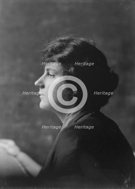 Ford, E., Mrs., portrait photograph, between 1916 and 1925. Creator: Arnold Genthe.
