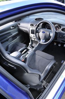 Ford Focus RS 2009. Artist: Simon Clay