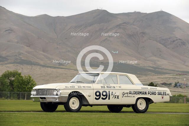 Ford Galaxie 500 race car 1962. Artist: Simon Clay.