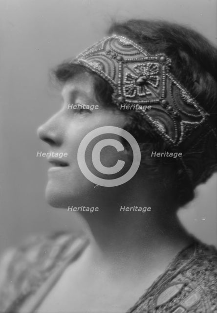 Ford, Harriet, Miss, portrait photograph, 1914 June 29. Creator: Arnold Genthe.