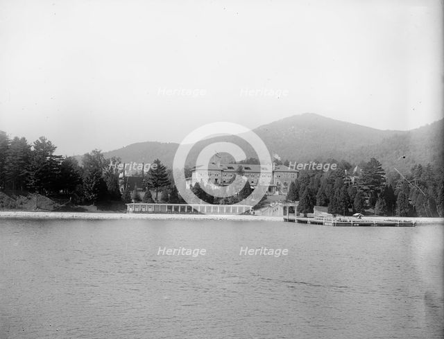 Fort William Henry Hotel, Lake George, N.Y., between 1900 and 1910. Creator: Unknown.