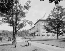 Fort William Henry Hotel, Lake George, N.Y., c.between 1910 and 1920. Creator: Unknown