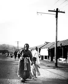 Father and child, Seoul, Korea, 1900