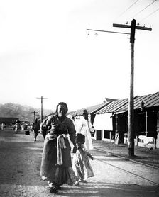 Father and child, Seoul, Korea, 1900