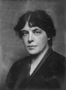Fabyan, Mrs., portrait photograph, 1915 May 6. Creator: Arnold Genthe