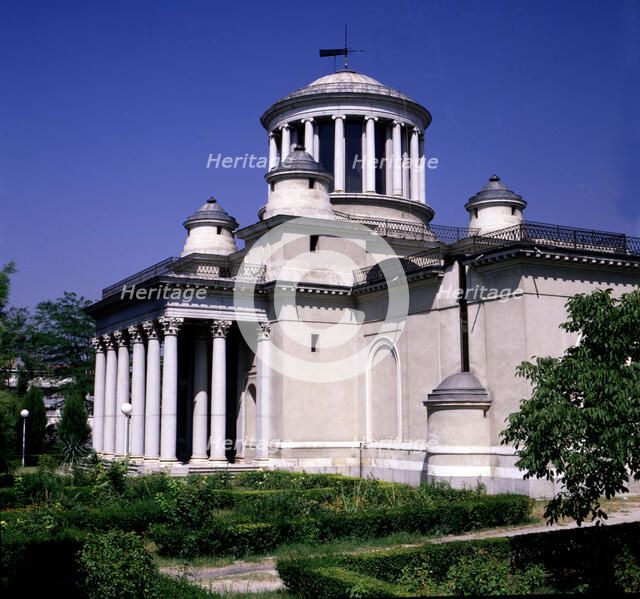 Façade of the astronomical observatory (1790), by Juan de Villanueva.
