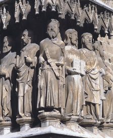 Façade of the Cathedral of Tarragona, detail of the apostolate in the right jamb