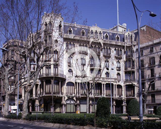 Façade of the Fuster House in Gran de Gracia street, 1912 by Lluis Domènech i Montaner.