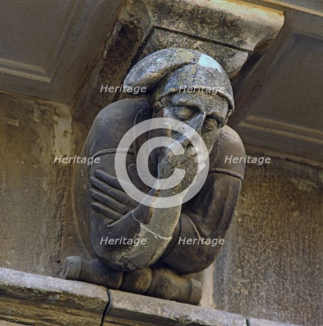 Façade of the Paeria of Cervera, anthropomorphic corbel of a personage with a Catalan cap coverin…