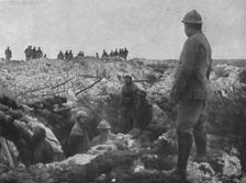 Face a face, apres une explosion de mine; au premier plan, un capitaine..., c1915. Creator: Unknown