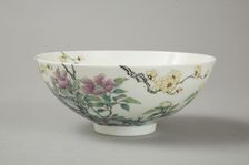 Famille rose bowl with floral decoration, 20th century