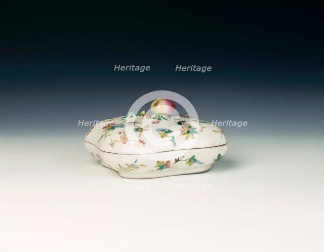 Famille rose box with flowers and insects, Qing dynasty, China, 1821-1850. Artist: Unknown
