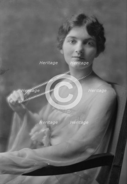 Fargo, Clara, Miss, portrait photograph, between 1911 and 1942. Creator: Arnold Genthe.